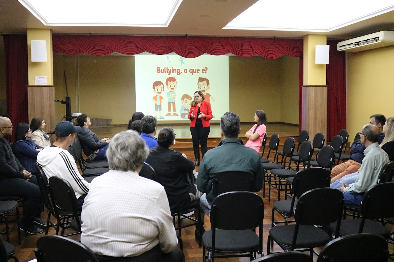 Escola São Francisco de Assis promove diálogo sobre nova lei antibullying com famílias