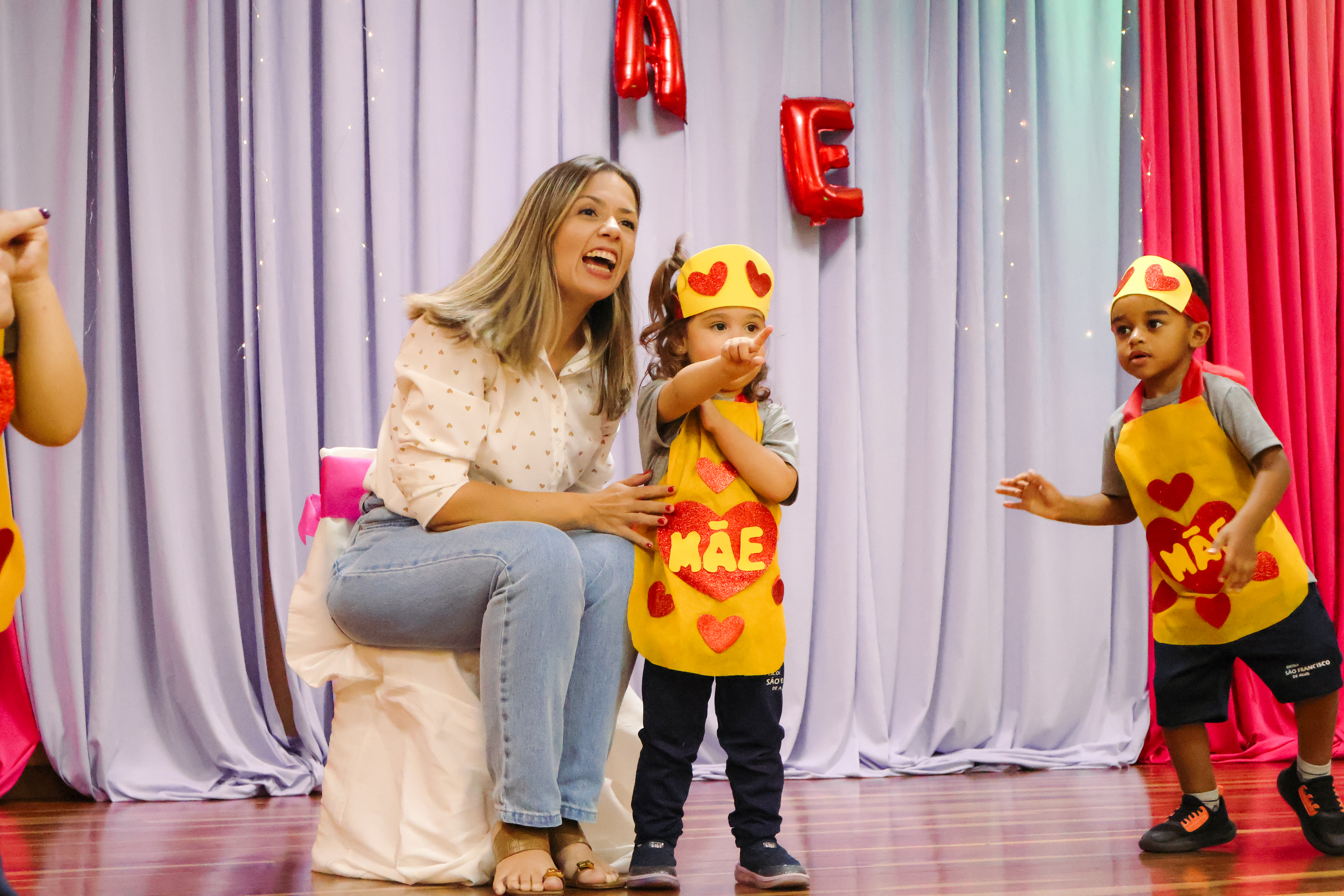 Homenagem de Dia das Mães / Quem cuida de mim das turmas da Educação Infantil