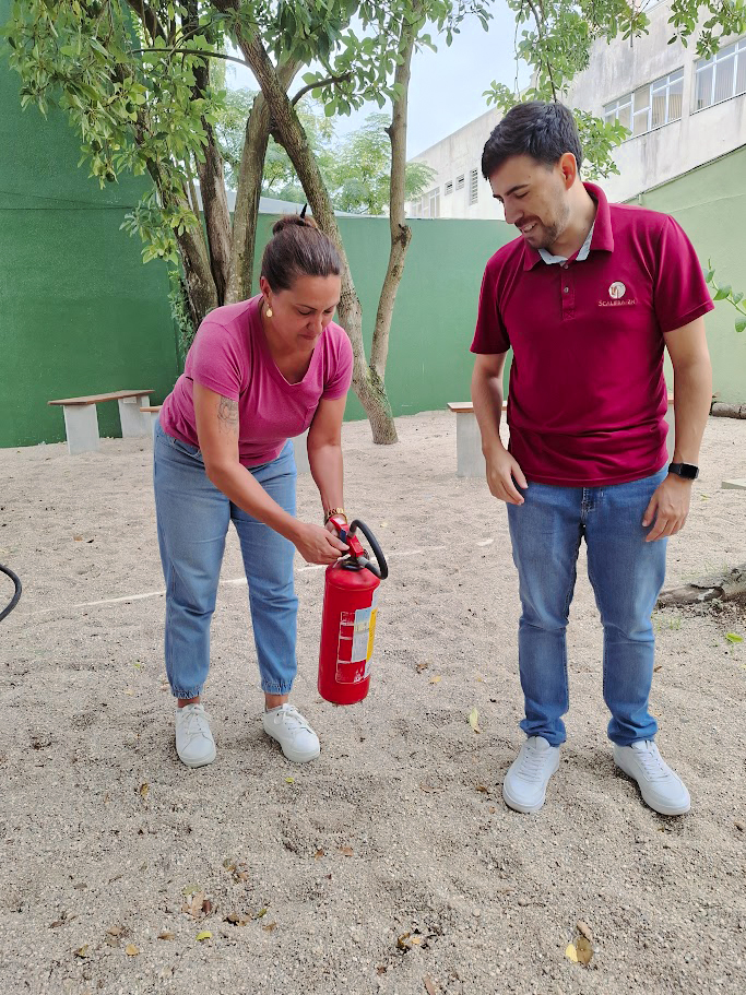 Colaboradores da ESFA participam de treinamento de brigada e primeiros socorros