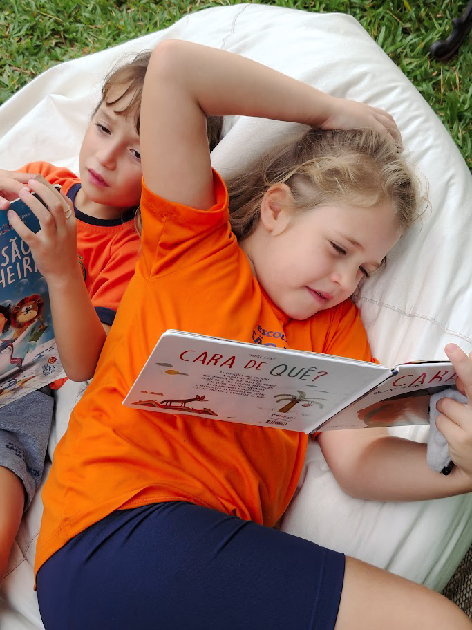 Entre Histórias e Sorrisos: Piquenique Literário Celebra o Dia do Livro Infantil na ESFA